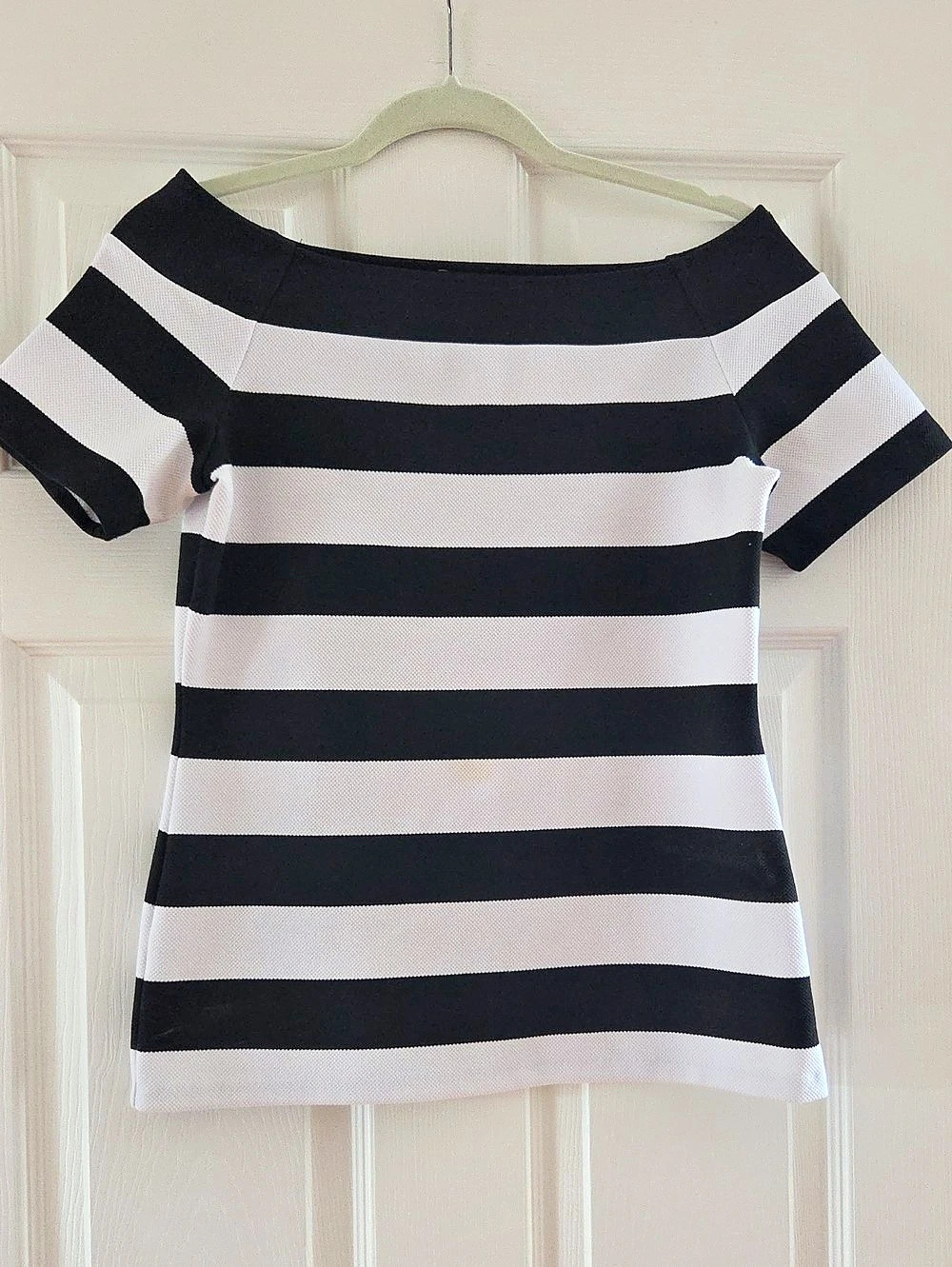 Ann Taylor Factory Striped Short Sleeve Top in Black & White Size Small